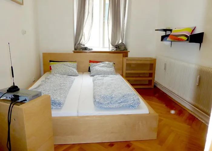 Jakominiplatz شقة